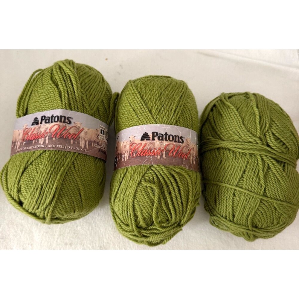 PATONS Classic Wool . 3  skeins  LEAF GREEN